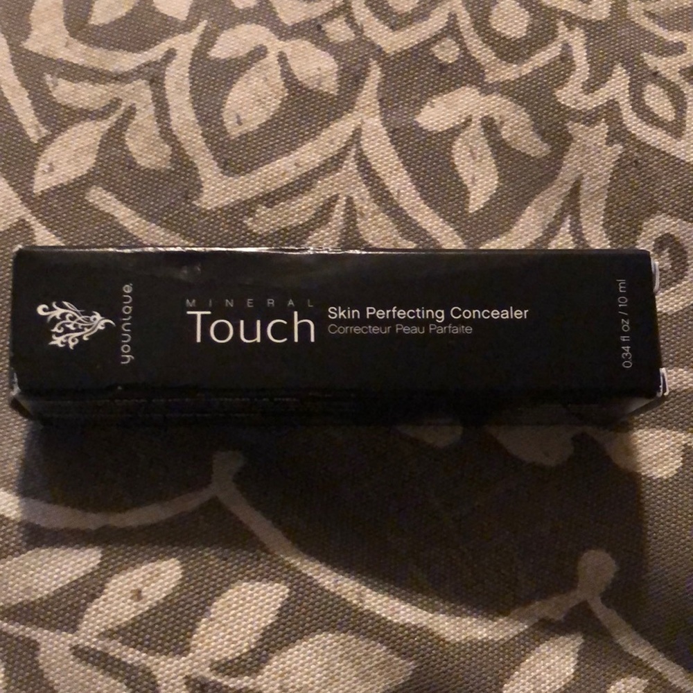 Younique  mineral touch concealer